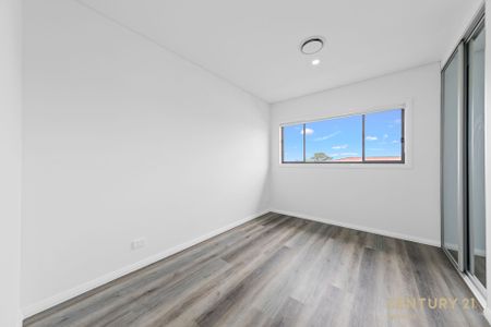 Ideal Location & Modern Townhouse&excl; - Photo 2