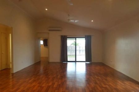 Convenient and Central - Photo 4