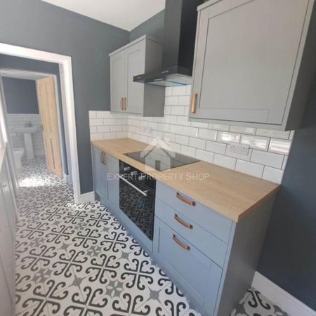 2 bedroom semi-detached house to rent - Photo 3