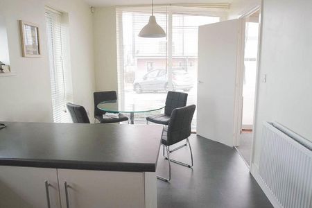 3 Bedroom House - End Terrace - Photo 3