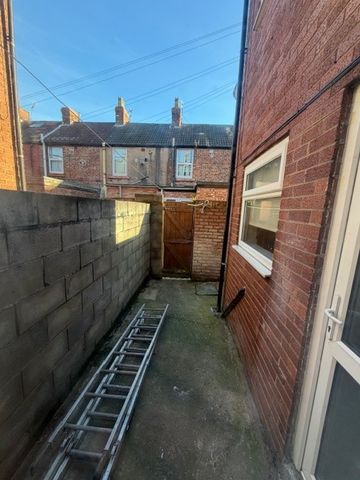 2 Bed Terraced House, Gordon Street, L15 - Photo 2