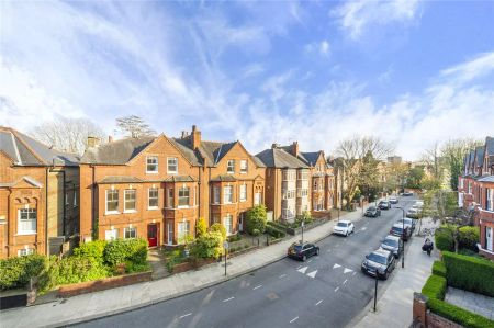 1 bedroom flat in Belsize Park - Photo 3