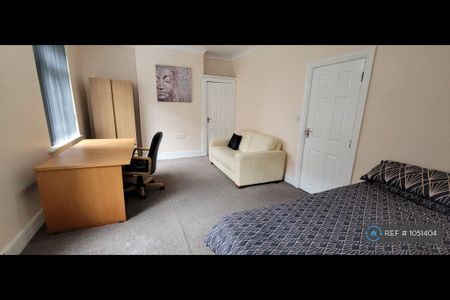 3 bedroom flat to rent - Photo 3