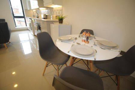 3 bedroom flat to rent - Photo 5