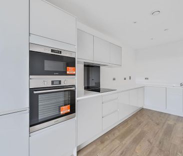 3 bedroom flat to rent - Photo 4