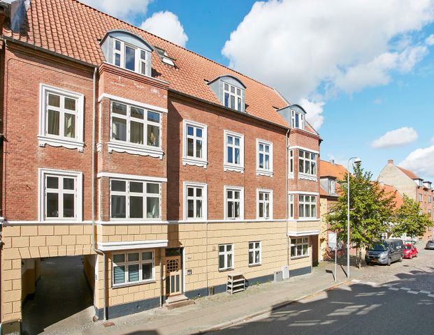2 værelses lejlighed på 71m2 med altan - Photo 1