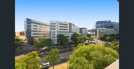 Furnished Apartment in Prime University & Hospital Precinct – 6 Month Lease - Photo 4