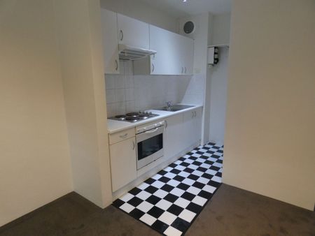 Light-Filled Ground Floor Apartment in Prime Ashfield Location - Photo 2