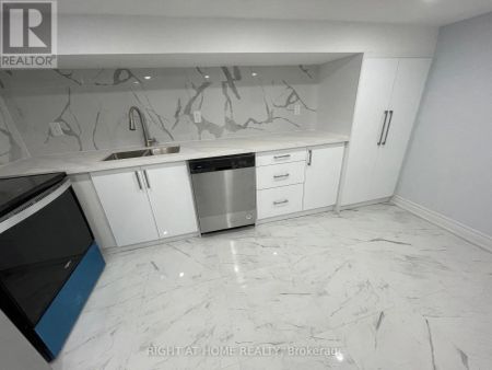 477 OSSINGTON AVENUE - Photo 4