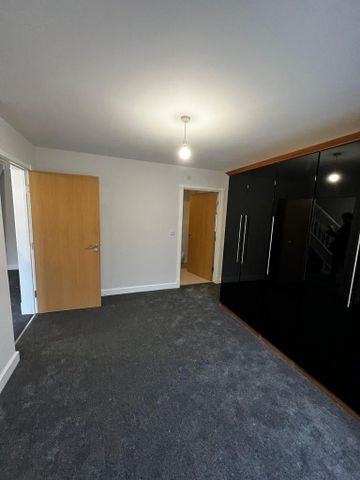 5 bedroom townhouse to rent - Photo 3