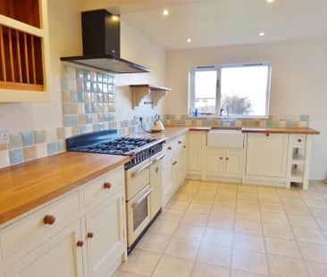 3 bedroom semi-detached house to rent - Photo 6