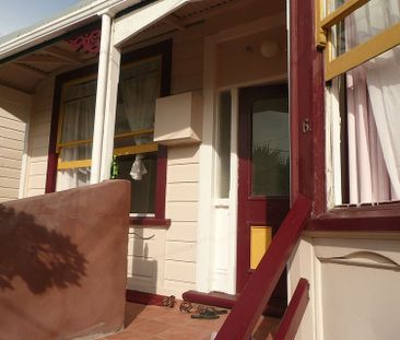 Spacious 6-Bedroom Home in Newtown - Photo 6
