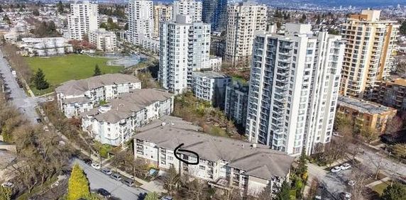 2br near Joyce skytrain, multiple advantages - Photo 2