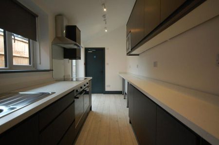 5 bedroom house to rent - Photo 2