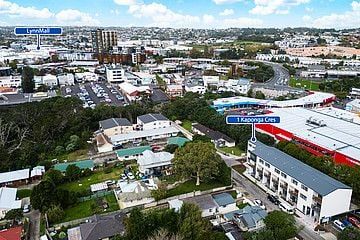 Modern 2BR New Lynn Oasis w/ Balcony! - Photo 2