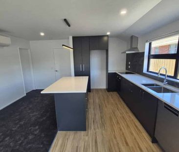 Stylish townhouse, great location coming soon - Photo 2