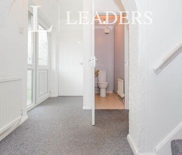 4 bedroom semi-detached house to rent - Photo 4