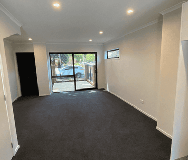 Two Bedroom Townhouse in Popular Hamilton East - Photo 5