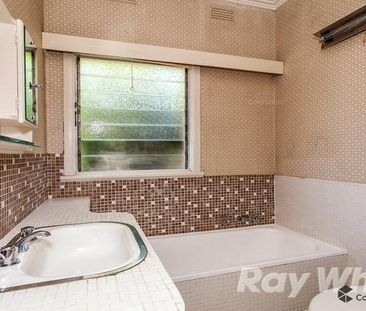 16 Creek Road, MITCHAM - Photo 6