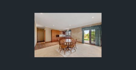 One Bedroom Flat With All Utilities Included - Photo 3