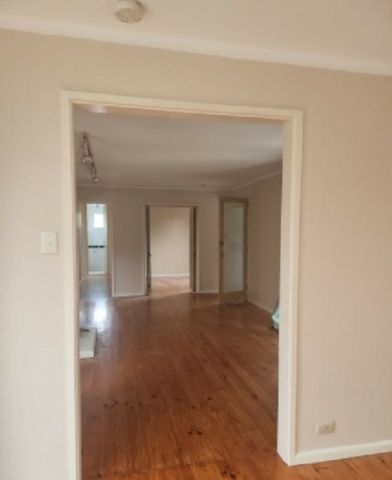 32 Neilson Street, Garran ACT, Belconnen - Photo 3