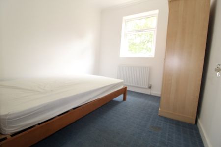 Room in a Shared House, Macarthur Terrace, SE7 - Photo 5