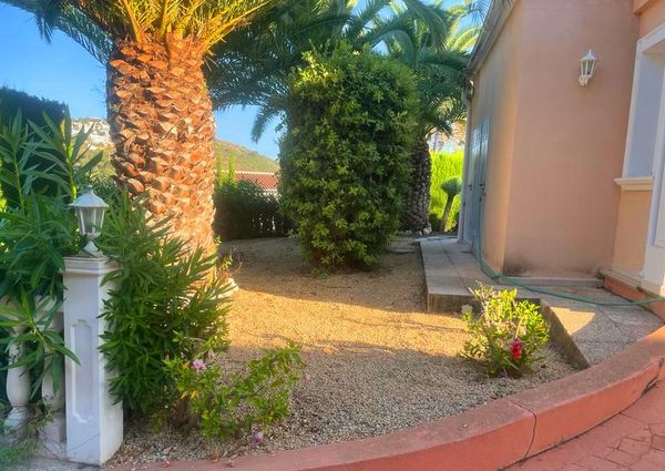 FOR RENT: SPACIOUS AND ELEGANT VILLA IN MORAIRA with 4 bedrooms for LONG TERM