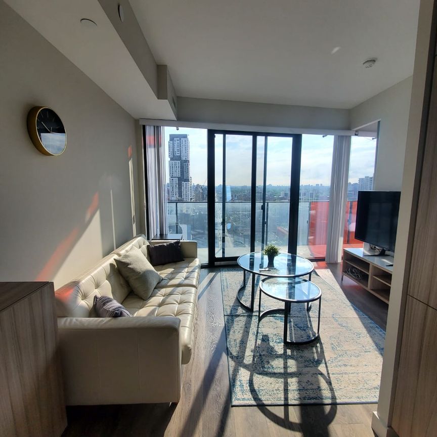 Deluxe Room - Queen West - Photo 1