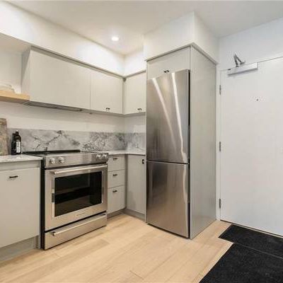 Rare 1-Bedroom Loft - Byward Market - Parking + Utilities Incl. - Photo 3