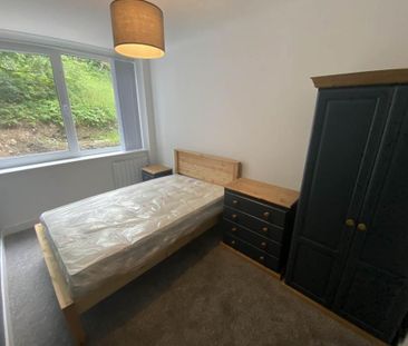 3 bedroom flat to rent - Photo 2