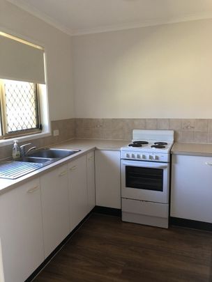 TWO BEDROOMS TOWNHOUSE WITH VINLY FLOOR AND AIR CONDITION - Photo 1