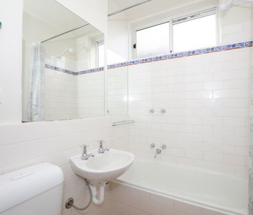 Live in the heart of Essendon - Photo 6