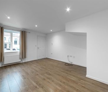 3 bed town house to rent in Greville Gardens, Great Park, NE13 - Photo 6