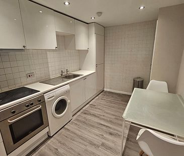 2 Bed - Flat 1, 12-14 Merrion Place, Leeds - LS1 6PQ - Student/Professional - Photo 2