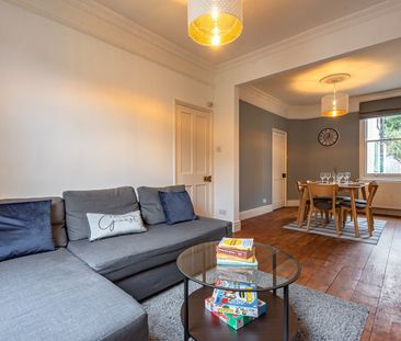 2 Bed Terraced House, Donnington Gardens, RG1 - Photo 2