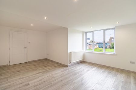 4 bedroom detached house to rent - Photo 5