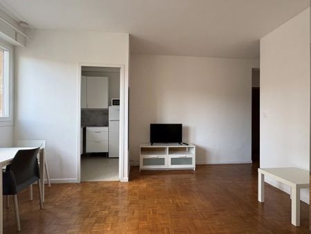 Location Appartement 1 pièce 30m² MARSEILLE 8ème - Photo 3