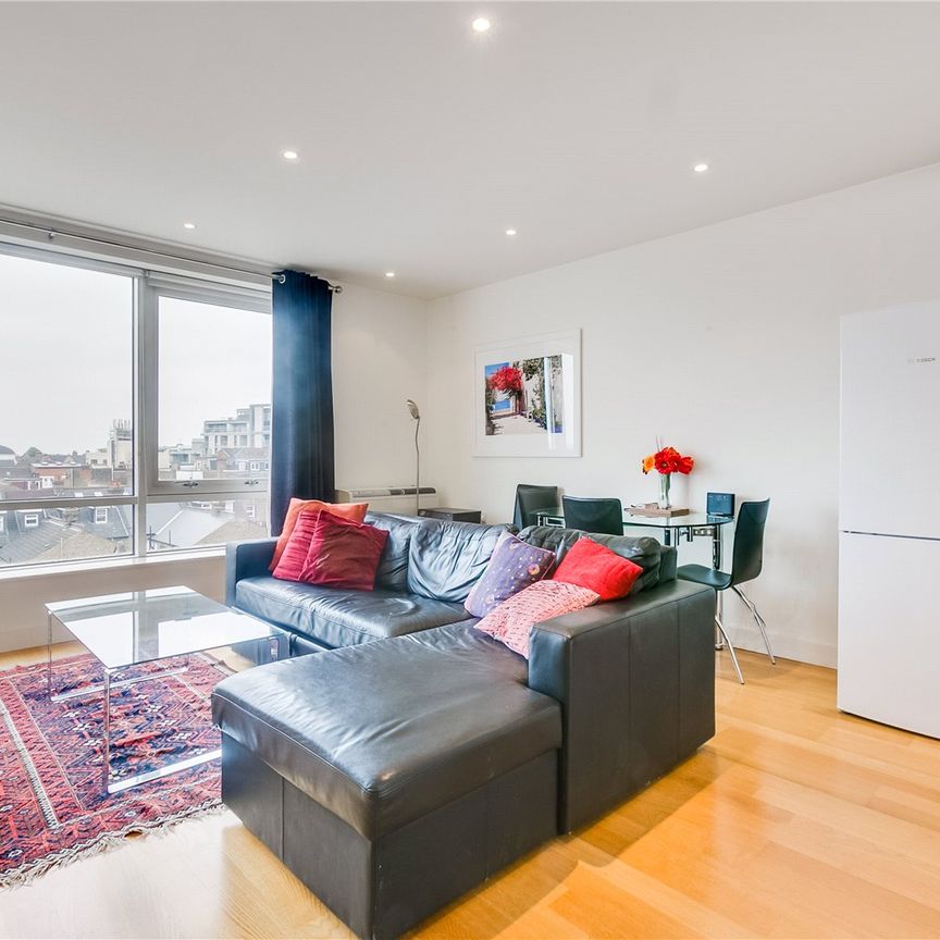 Clapham Common South Side, Balham, SW4, London - Photo 1