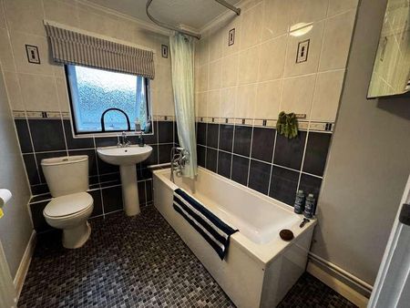 Perth Close, Exeter, EX4 - Photo 5