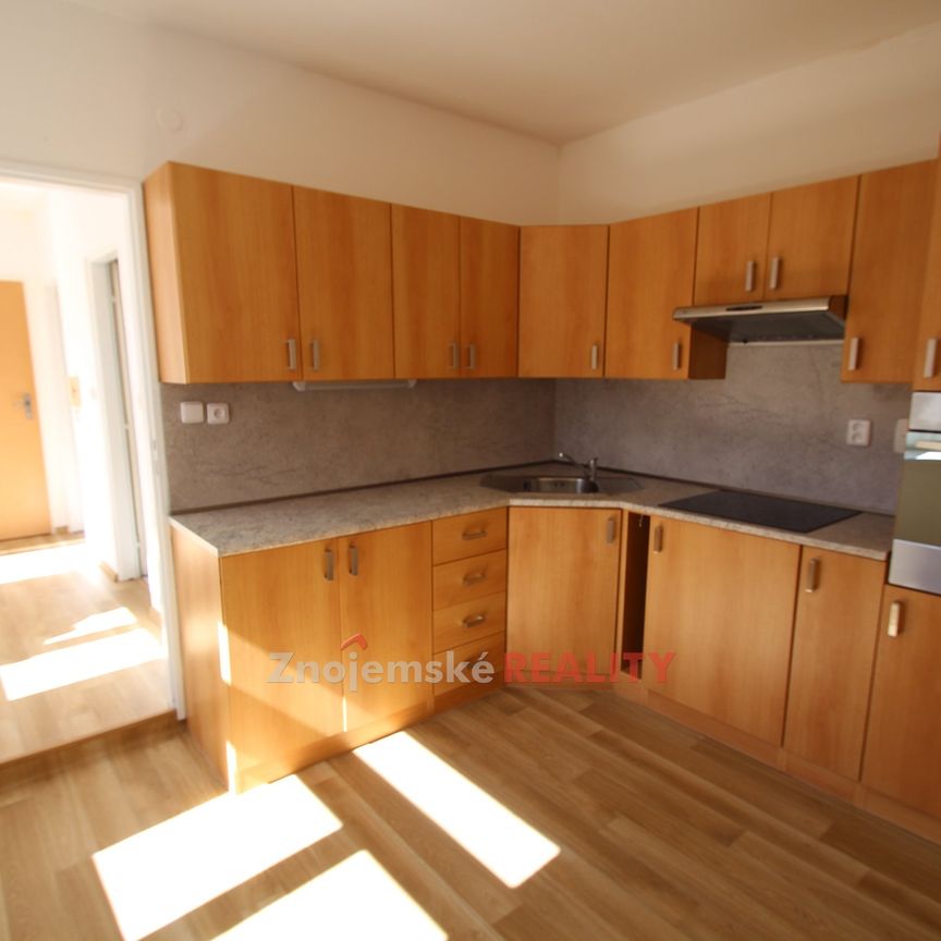Pronájem bytu 2+1 55 m², Kollárova, Znojmo - Photo 1