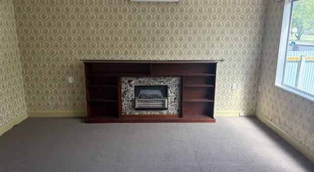 5 BEDROOMS - NAPIER - Photo 1