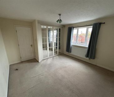 Lakeside Boulevard, Doncaster - Photo 4