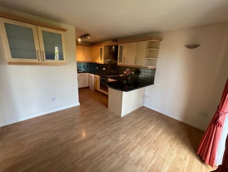3 bedroom flat to rent - Photo 4