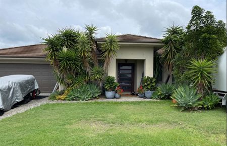 Superb Family Home - Your Dream Awaits in Upper Coomera! - Photo 2