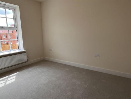 3 bedroom semi-detached house to rent - Photo 3