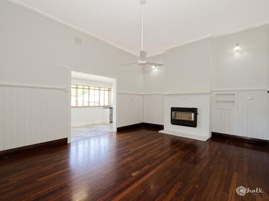 9 MONTH LEASE ONLY !!!! 3 X 1 BEACH BUNGALOW IN ROCKINGHAM !!! - Photo 1