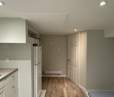 For Lease - 8 Poplar Plains Crescent Unit# B, Toronto, Ontario - Photo 4