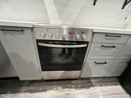 For Lease - 15 Castlefield Avenue Unit# Lower, Toronto, Ontario - Photo 4