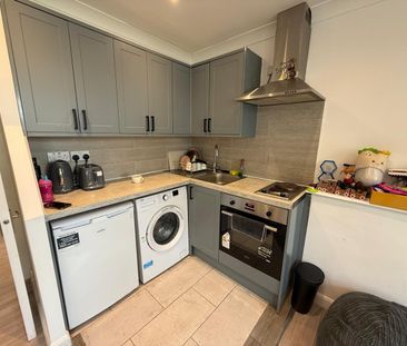 1 Bed Flat, West Street, BN1 - Photo 5