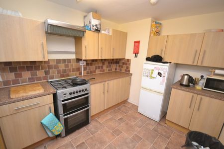 2 bed Mid Terraced House for Rent - Photo 4